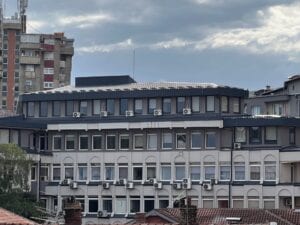 Tužilaštvo podnelo krivičnu prijavu protiv oca koji je napao đake ispred OŠ „Vuk Karadžić“