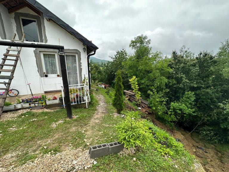 Dupljak: Evakuisana jedna porodica, mnoge zatražile pomoć, nastradali svi objekti u blizini obale reke (VIDEO)