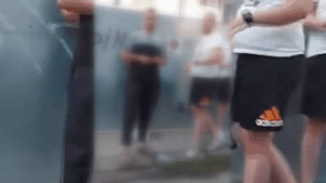 Komšije brutalno napale Novopazarca i njegovu porodicu: “DECA SU VRIŠTALA, NISU MOGLA DA SE SMIRE“ (VIDEO)