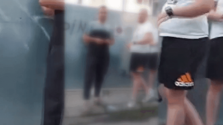 Komšije brutalno napale Novopazarca i njegovu porodicu: “DECA SU VRIŠTALA, NISU MOGLA DA SE SMIRE“ (VIDEO)