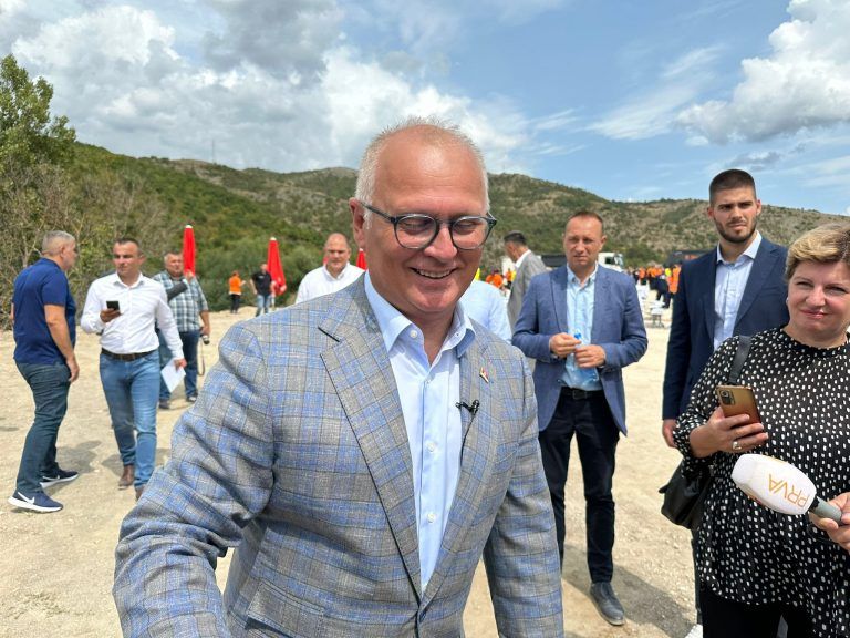 Vesić: Raskrsnica na Teferiču će biti urađena za dva meseca (VIDEO)