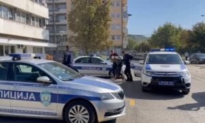 Uhapšena Novopazarka (29) – u stanu pronađeno oružje i droga (VIDEO)