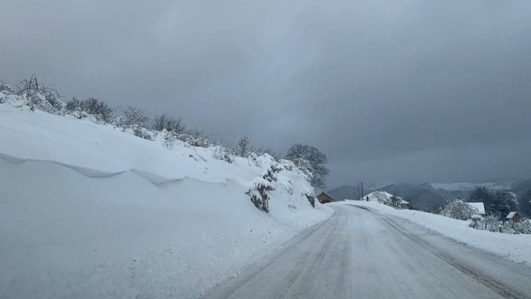 Vanredna situacija u Sjenici, nekoliko sela 24 sata bez struje (VIDEO)