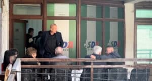 Počelo prikupljanje potpisa u prostorijama SDA Sandžaka (VIDEO)