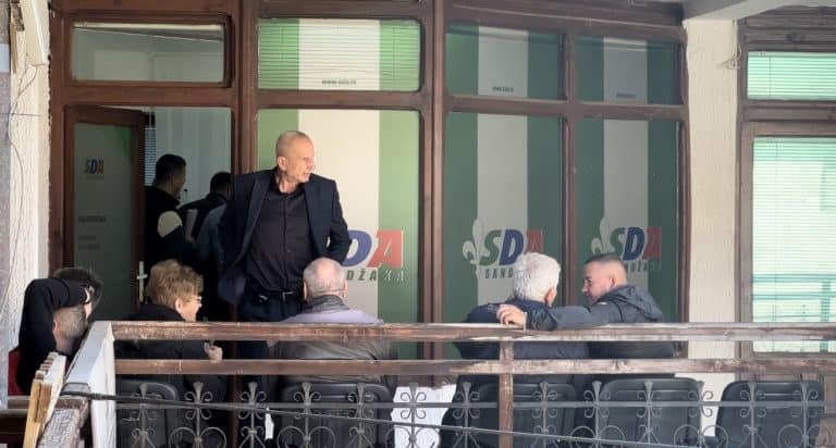 Počelo prikupljanje potpisa u prostorijama SDA Sandžaka (VIDEO)
