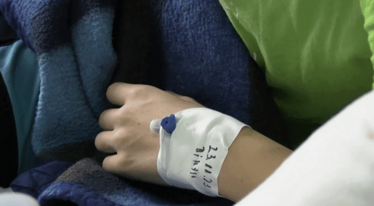 “NISMO NI OSLOBODILI KREVET, A VEĆ JE DRUGO DETE DOŠLO“ Dečje odeljenje u Novom Pazaru puno (VIDEO)