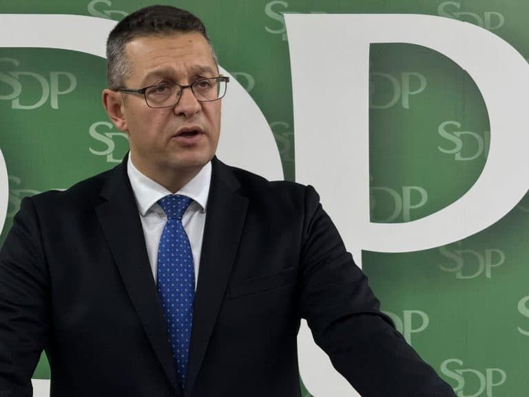 Bačevac odgovara na pitanje zašto su se pristalice SDP-a okupile ispred zgrade Gradske uprave (VIDEO)