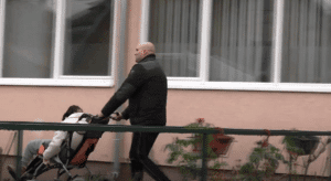 Otac devojčice sa smetnjama u razvoju: “UMESTO DA TO BUDE SREĆAN DAN ZA MOJE DETE, ON POSTAJE PATNJA“ (VIDEO)