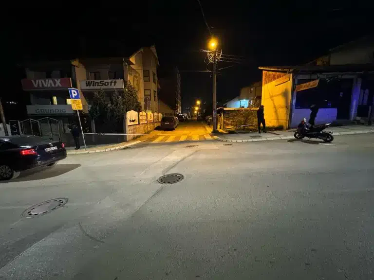 Mladić teško povređen, napadač u bekstvu (video)