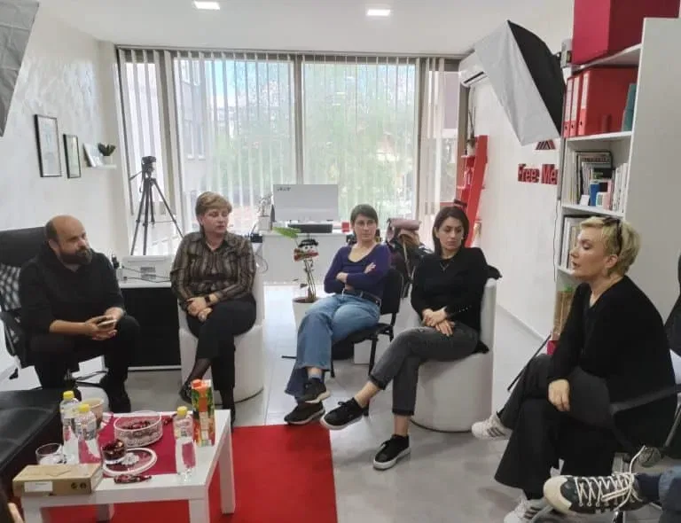 Organizovan trening o izveštavanju o osetljivim temama