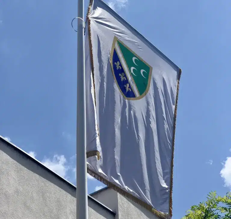 Podignuta zastava povodom Dana bošnjačke nacionalne zastave