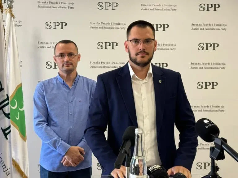 SPP: Našem funkcioneru zapaljen auto od strane brata Rasima Lajića