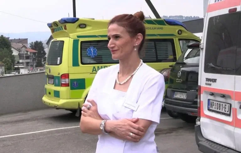 HEROJSKI ČIN: Ovo je doktorka koja je prva priskočila u pomoć povređenoj bebi u zabavnom parku (VIDEO)