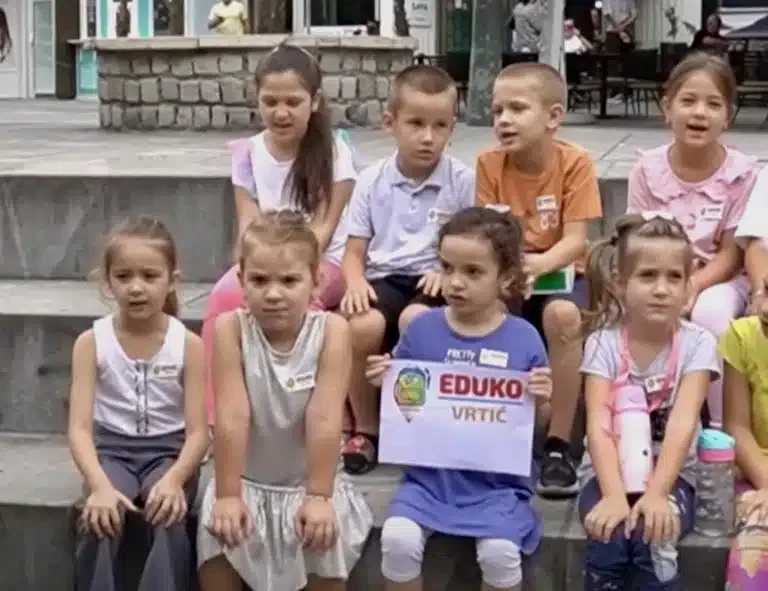 Mališani iz vrtića ‘Eduko’ Put sredine proverili islamsko znanje sugrađana na ulicama Novog Pazara