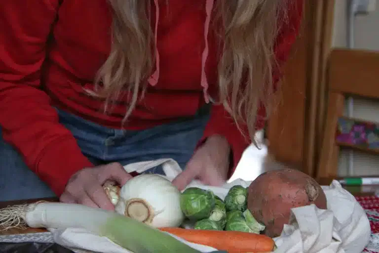 Anketa: Da li domaćice iz Novog Pazara kupuju ili prave zimnicu? (VIDEO)