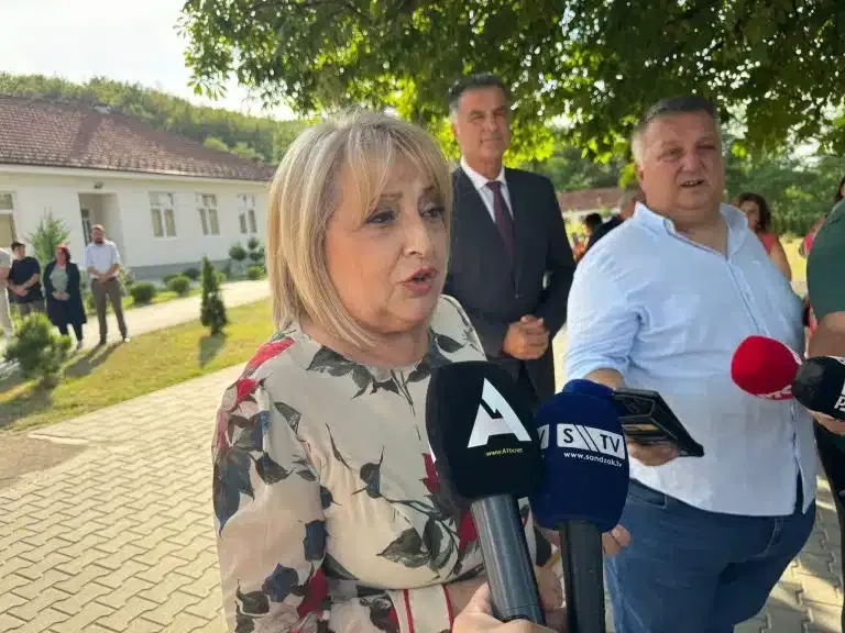 Ministarka: Povećavamo plate prosvetarima, ali moramo misliti i na druge – budžet je za sve (VIDEO)