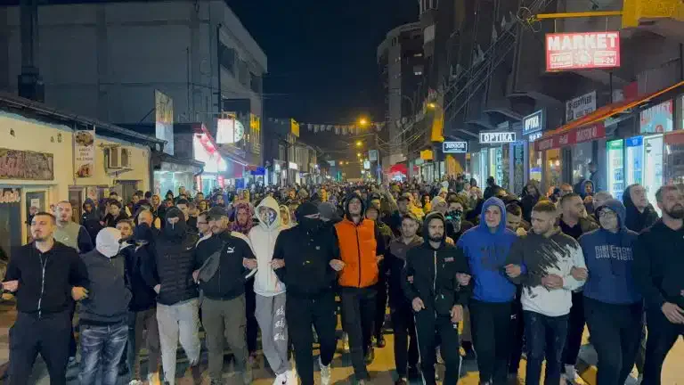 Prazne tribine razbuktale strasti: Navijači Novog Pazara poručuju – Nećemo stati! (VIDEO)