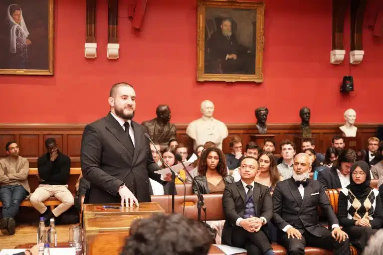 Ministar Zukorlić na čelu delegacije Srbije pobedio na debati Univerziteta Oxford