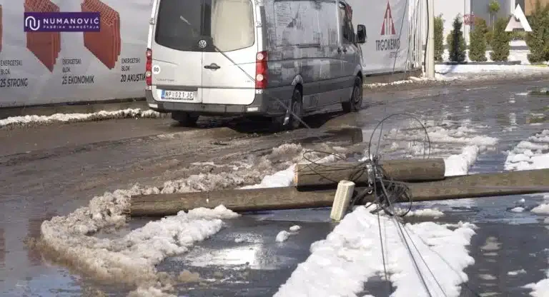 Bandera i dalje blokira saobraćaj u industrijskoj zoni Novog Pazara: Vozači apeluju na hitnu reakciju nadležnih (VIDEO)