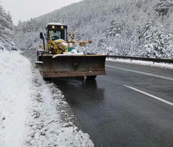Glavni putevi u Zlatiborskom okrugu prohodni, oprez zbog moguće ledene kiše i guste magle (VIDEO)