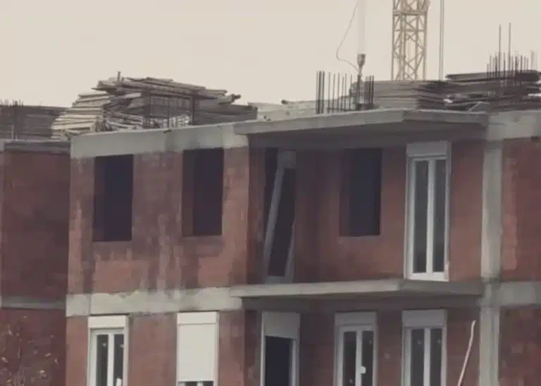 ZGRADE U PAZARU BEZ DOZVOLA, Stanari godinama ne mogu da prevedu stanove (VIDEO)