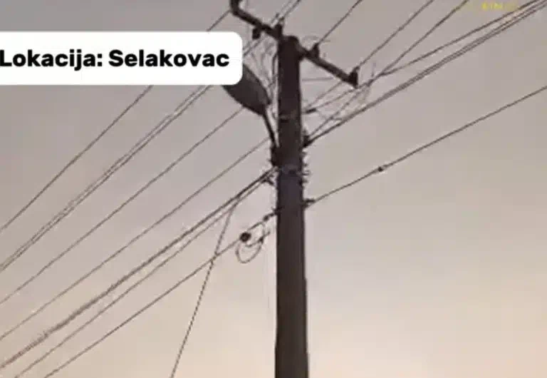 Opasnost u Selakovcu: Oboreni kablovi prete bezbednosti građana i dece (VIDEO)