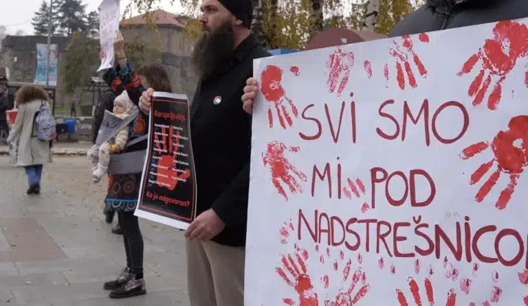 Novopazarci se i ovog petka okupili u znak sećanja na stradale u Novom Sadu