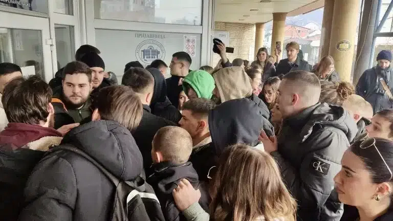 Studenti DUNP-a stupili u blokadu