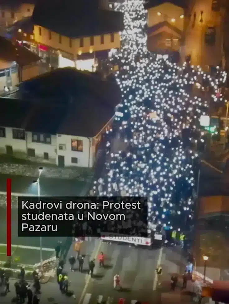 Protest studenata i građana u Novom Pazaru: Performans ispred suda za nastradale žrtve (VIDEO)