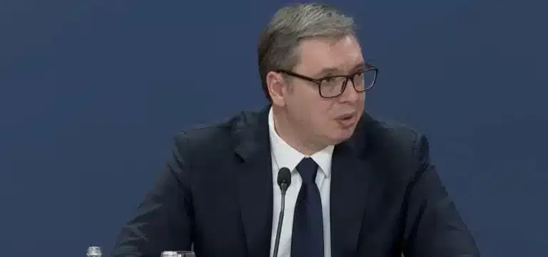 Vučić najavio pomilovanje 13 studenata i profesora, rekonstrukciju Vlade i smenu polovine ministara
