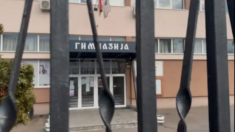 A1 proverava kakva je situacija u školama tokom druge smene