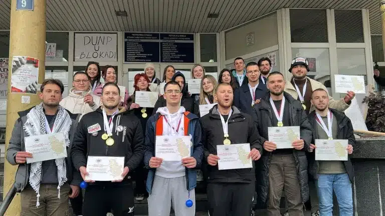 Emotivan doček novopazarskih studenata: „Ovo je naš grad, vredelo je!“ (VIDEO)