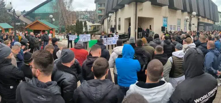 Rožajci ustali protiv velikog broja kockarnica (VIDEO)