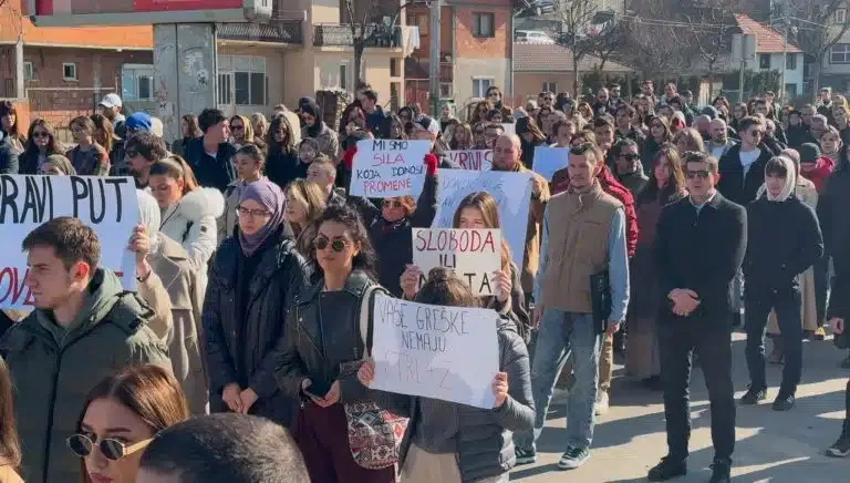 STUDENTI: GRAĐANI POZITIVNO REAGUJU NA BLOKADU MAGISTRALE (VIDEO)