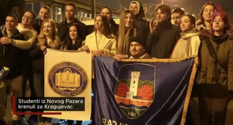 Studenti iz Novog Pazara krenuli za Kragujevac (VIDEO)