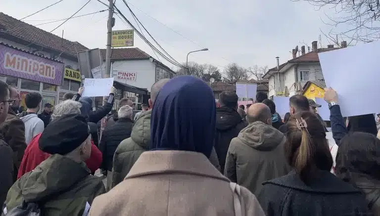 Studenti krenuli u protestnu šetnju