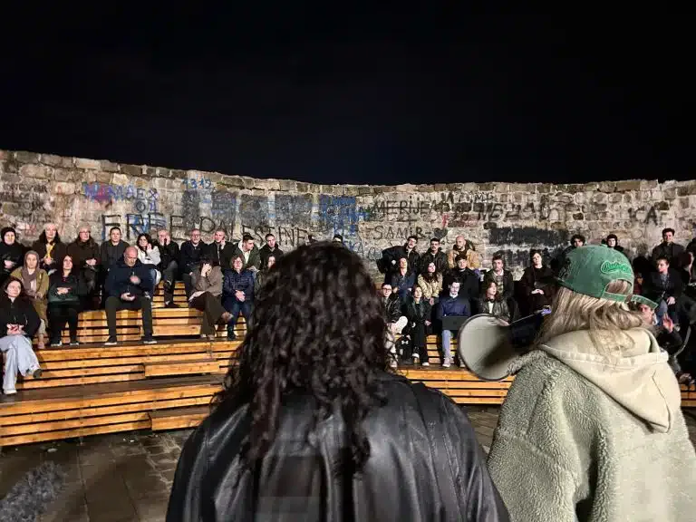 Građani Novog Pazara na prvom zboru izglasali oduzimanje titule počasnog građanina Vučiću(video)