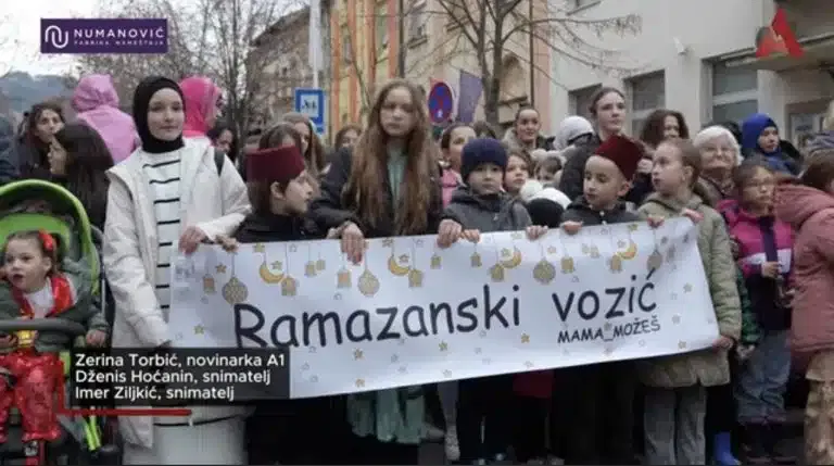 Drugi Ramazanski vozić: Deca Novog Pazara u susret mesecu Ramazanu (VIDEO)