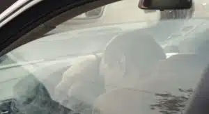 Beograđanin se sakrio u kolima u Novom Pazaru! (VIDEO)