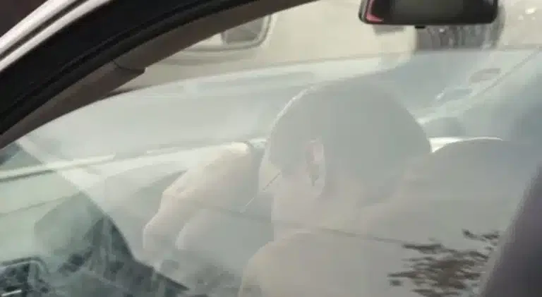 Beograđanin se sakrio u kolima u Novom Pazaru! (VIDEO)