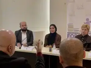 Da li lokalni mediji šire paniku ili brane javni interes?