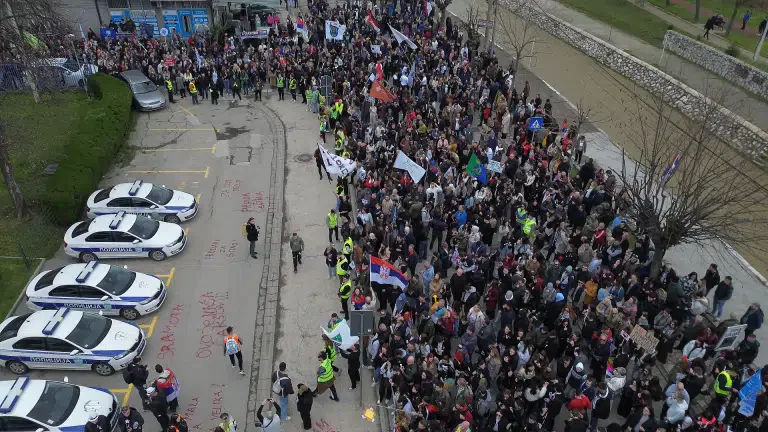 Praćenje protesta „Sloboda vlada čaršijom“ iz sata u sat