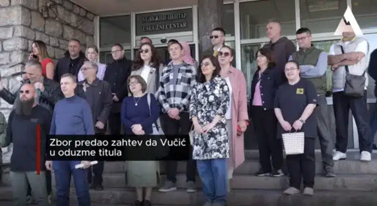 Zbor građana predao zahtev za oduzimanje titule Vučiću (VIDEO)