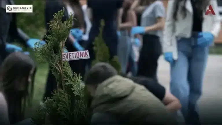 Tutin ne zaboravlja Ribnikar: Učenici tehničke škole zasadili drveće u znak sećanja na stradale (VIDEO)