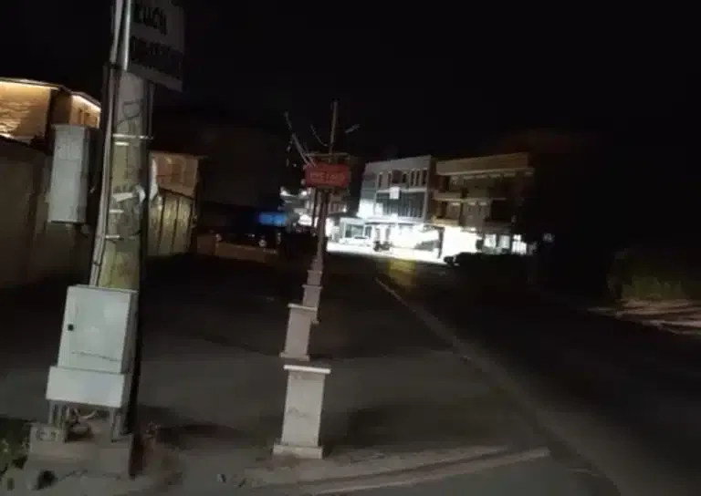 Prijavi problem: Gornji deo Selakovca u mraku već nekoliko noći: Građani zabrinuti za bezbednost (VIDEO)