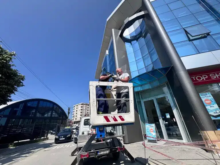 Direkcija pomogla mačkama, vatrogasci rekli “nismo nadležni” (VIDEO)