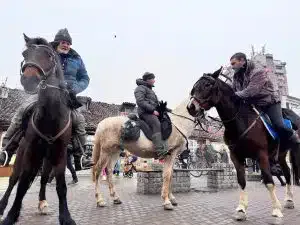 Španska grupa muslimana koja je jašući konjima krenula na Hadž – stigla u Meku