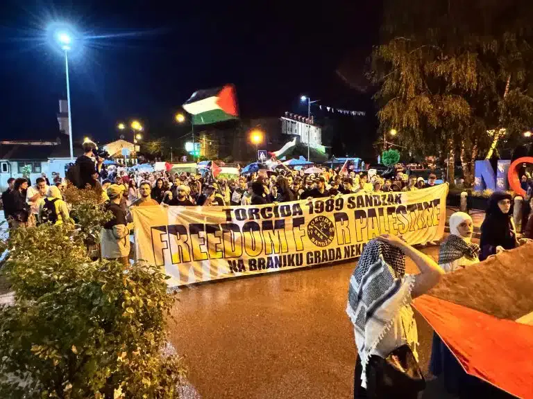 Studenti: Srbi nisu genocidan narod, afinitet prema genocidu pokazuje ovaj režim (VIDEO)