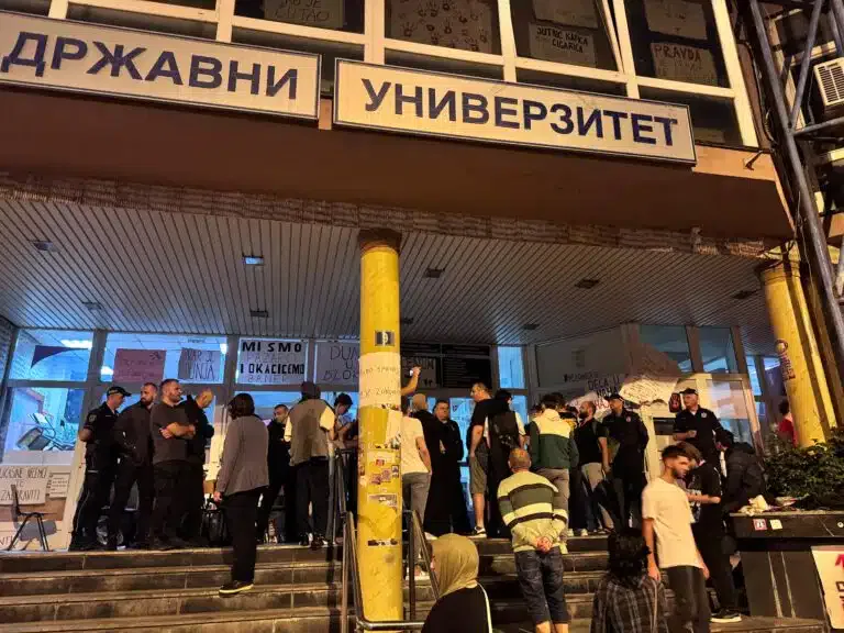 Plenum studenata DUNP-a traži hitne ostavke rukovodstva: „Univerzitet nije privatno vlasništvo rektorke!”