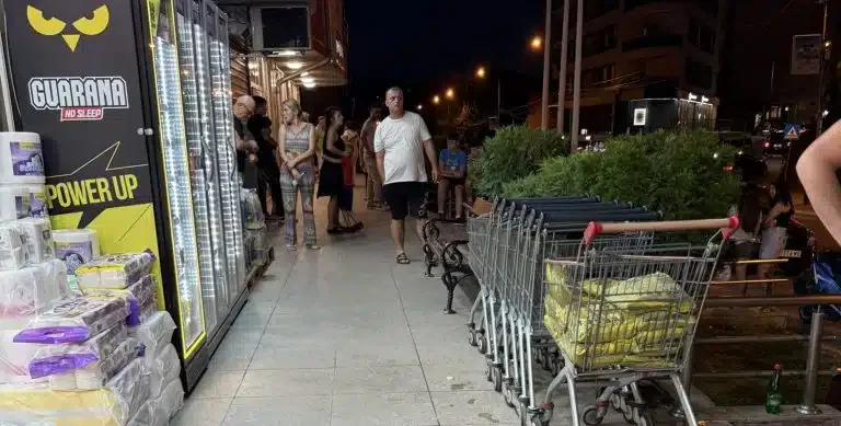 Dete koje je palo sa petog sprata transportovano za Beograd